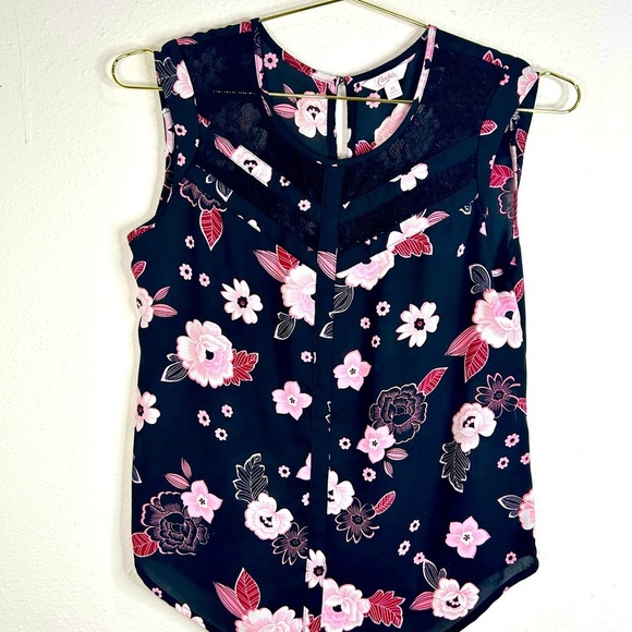 Candie’s Sleeveless Floral Blouse XS Black Pink Lace Trim Button High-Low Hem - Picture 3 of 10